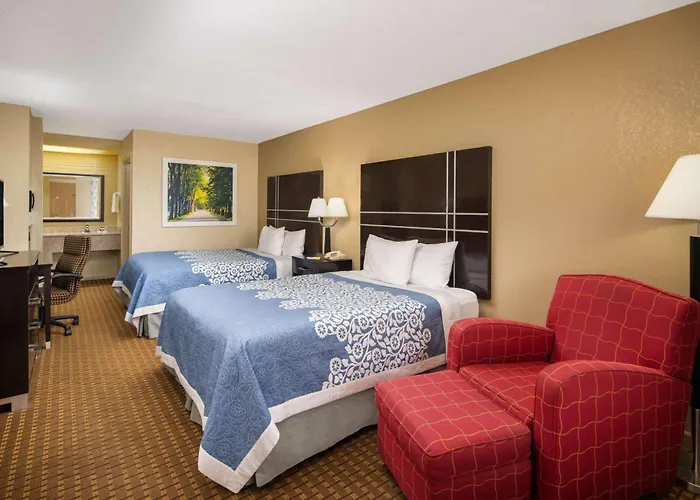 Thomaston Hotels