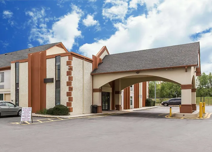 Econo Lodge At Six Flags Austell