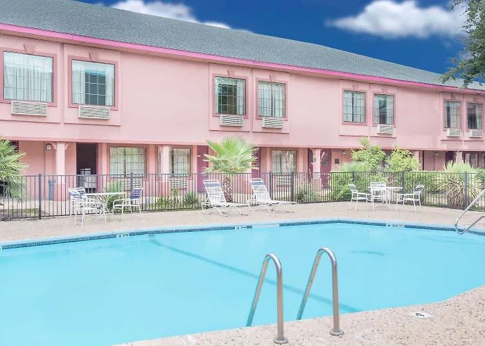 Super 8 By Wyndham San Angelo Motel