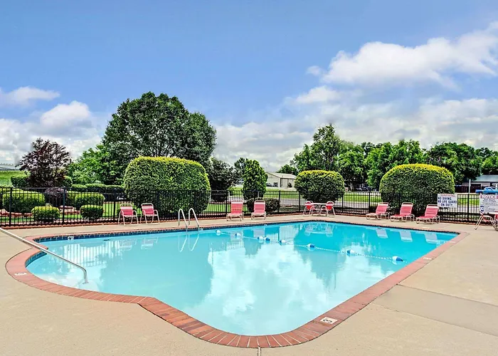 Ramada By Wyndham Murfreesboro