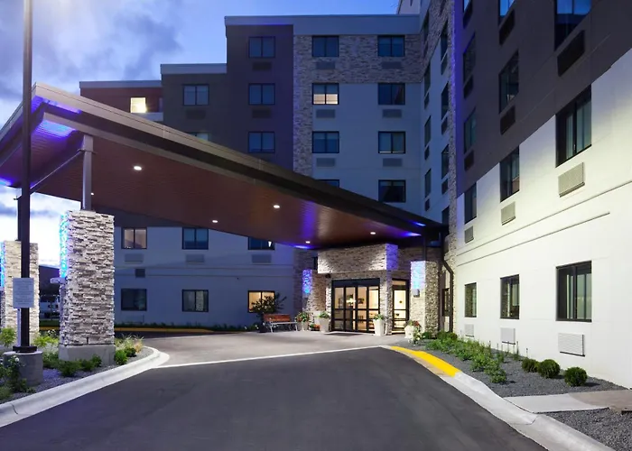 Roseville Hotels