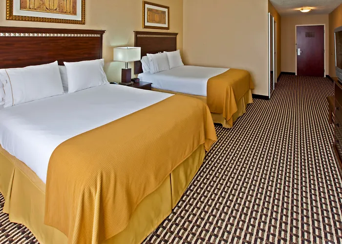 Holiday Inn Express & Suites Seymour