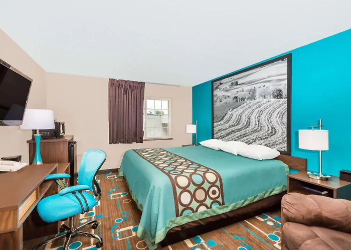 Super 8 By Wyndham Spencer Hotel
