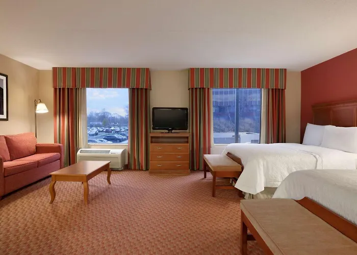 East Hartford Hotels