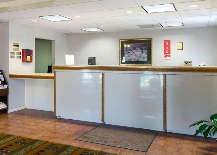 Econo Lodge Canton I-55