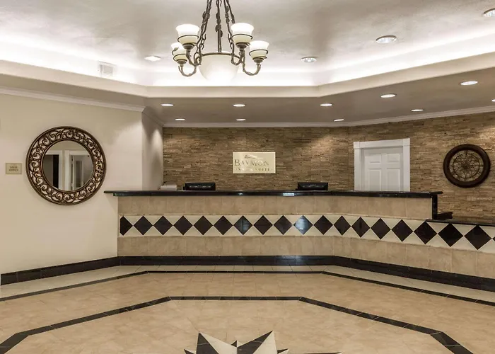 Baymont By Wyndham Galveston Hotel