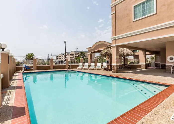 Baymont By Wyndham Galveston Hotel