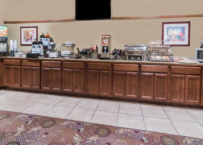 Ramada By Wyndham Fargo Hotel