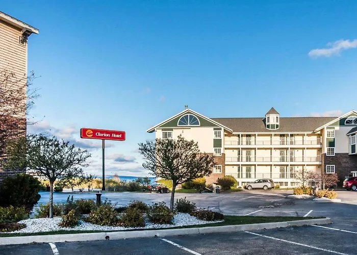 Clarion Hotel Mackinaw City Beachfront