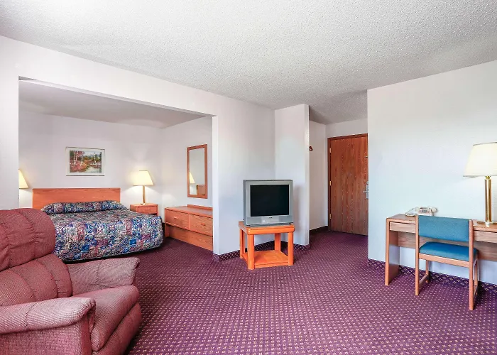 Deer Lodge Hotels