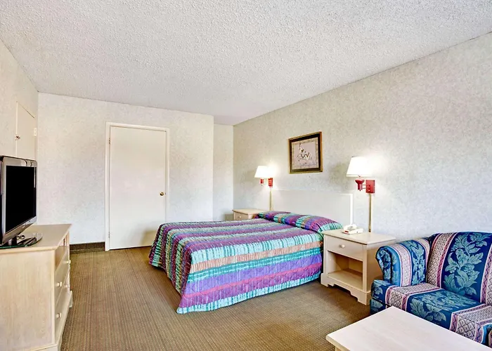 Super 8 By Wyndham Fredericksburg Hotel