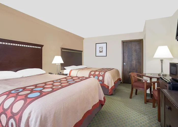 Danville Hotels