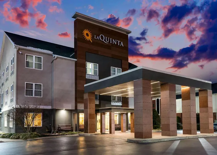 La Quinta By Wyndham Lebanon Hotel