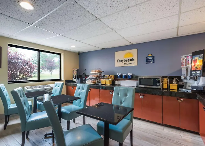 Days Inn By Wyndham Greenfield
