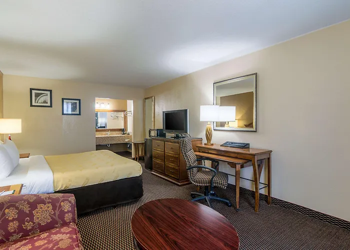 Quality Inn Shawnee I-40