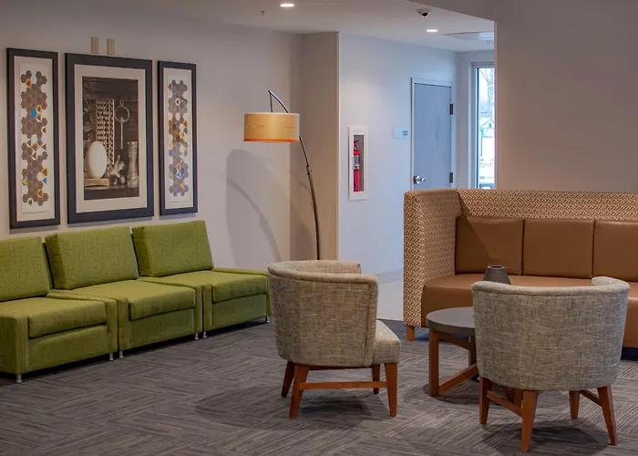 Tonawanda Hotels