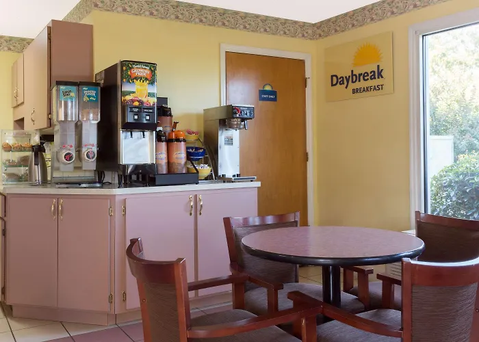 Monticello Hotels