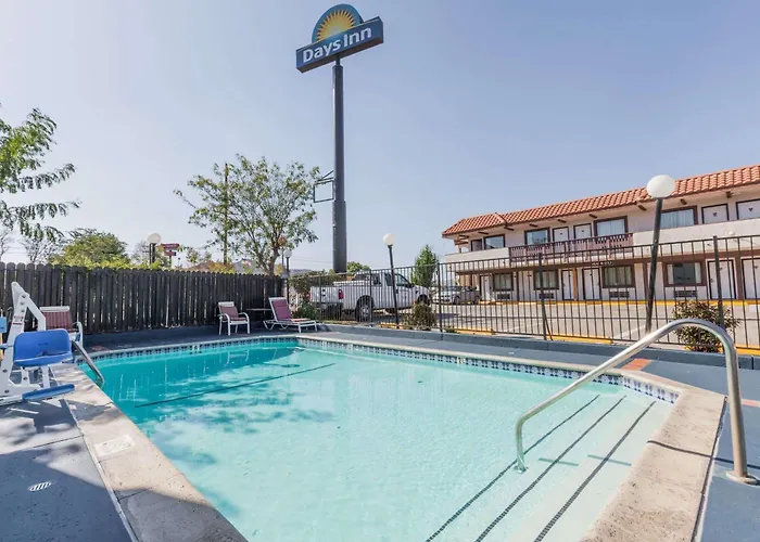 Castaic Hotels