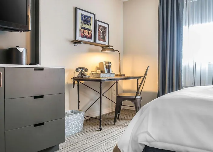 South Saint Paul Hotels