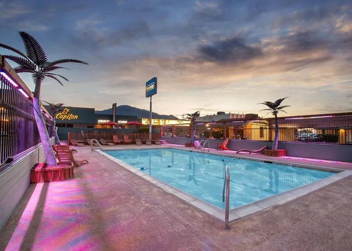 Travelodge By Wyndham Hawthorne