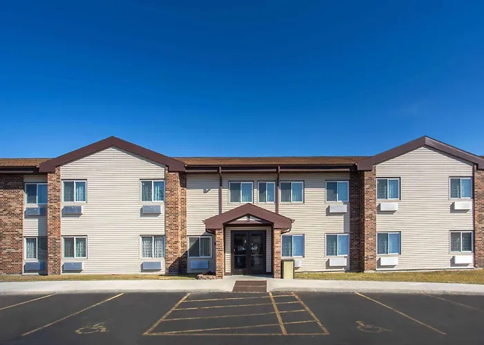 Baymont By Wyndham Joliet Hotel