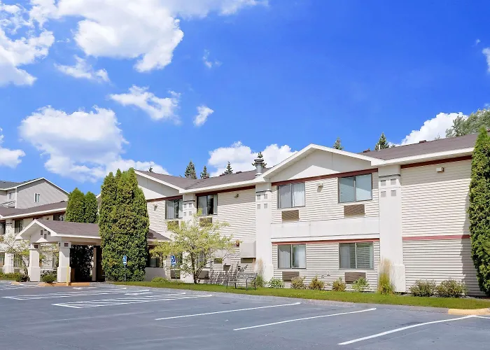 Cloquet Hotels