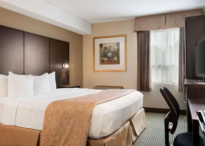 Renfrew Hotels