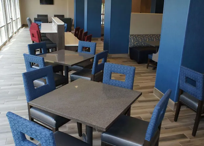 La Quinta Inn And Suites By Wyndham Bloomington