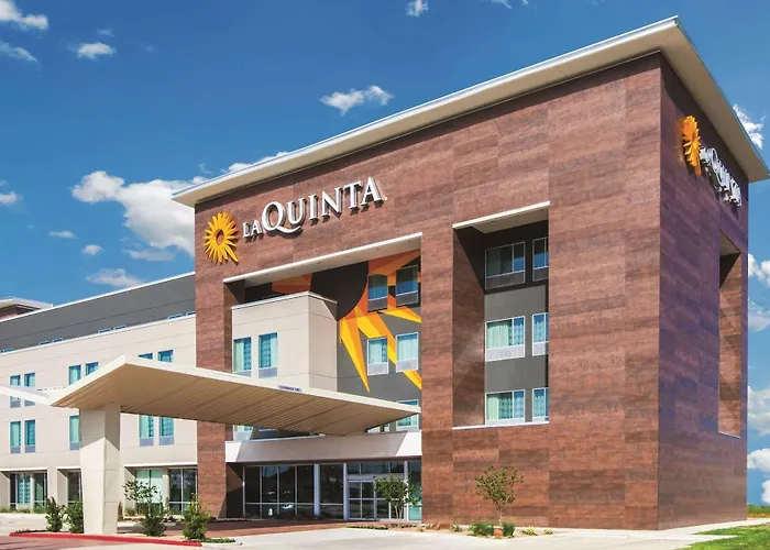 La Quinta Inn And Suites By Wyndham Bloomington