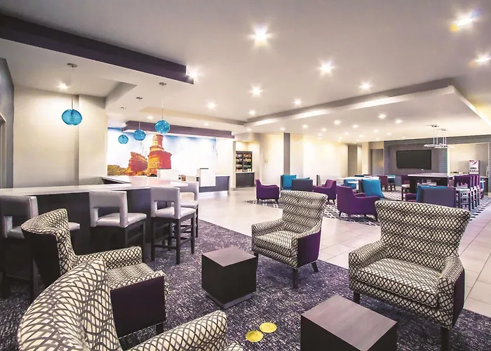 La Quinta By Wyndham Pampa Hotel