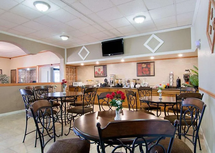 Knights Inn & Suites Emporia