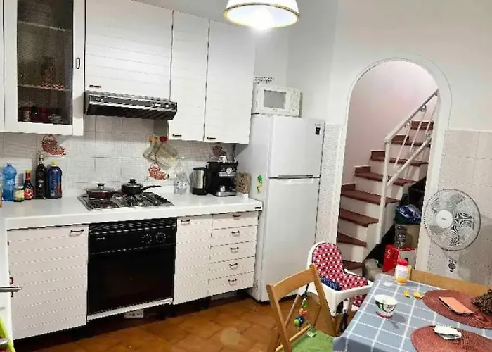Cheerful Room, Sharing Kitchen In A Cosy Family Art House, Ideal For One Person Or Couple San Remo