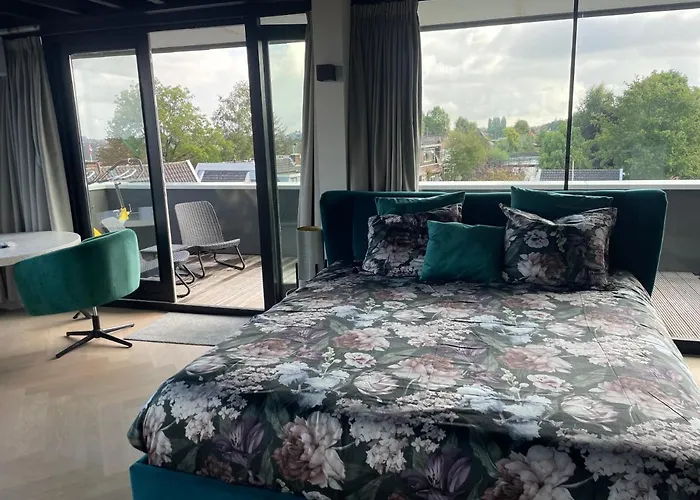 Above&Beyond - luxe suite met sauna en stoomdouche Zaandam