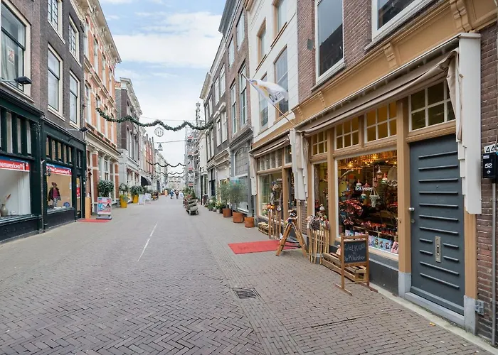 Voorstraat-Straatzicht Boven