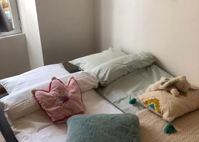 Hôtes de Maïa Chambre d'hôtes chez l'habitant Moret-sur-Loing