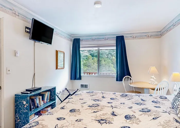 Cozy Coastal Condo Steps From The Beach With Deck Views Neskowin