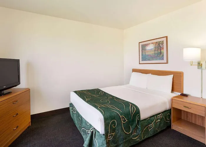 Sharon Springs Hotels