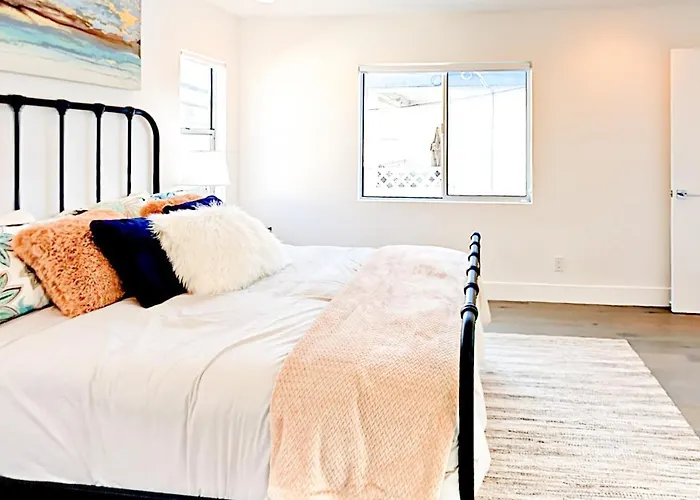 Luxe Balboa Peninsula Condo W Gourmet Kitchen And Epic Rooftop Deck