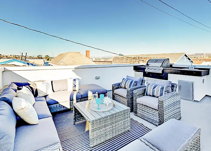 Luxe Balboa Peninsula Condo W Gourmet Kitchen And Epic Rooftop Deck Newport Beach