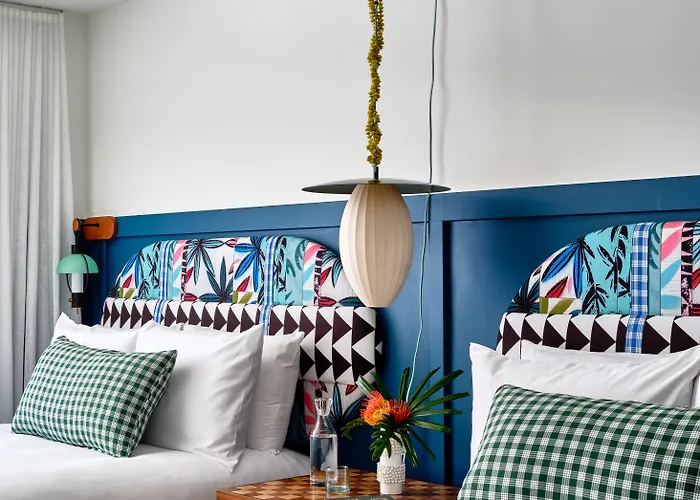 Wayfinder Waikiki - Voted Top 10 Best Hotels In Hawaii! Honolulu