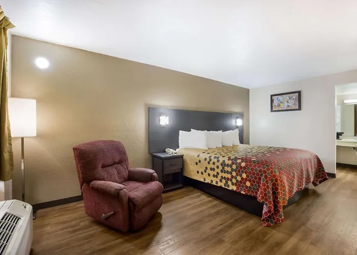 Econo Lodge Live Oak