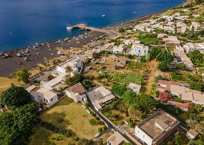 Stromboli Trekking Accommodation - Room And Excursion For 2 Included