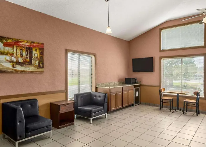 Canastota Hotels
