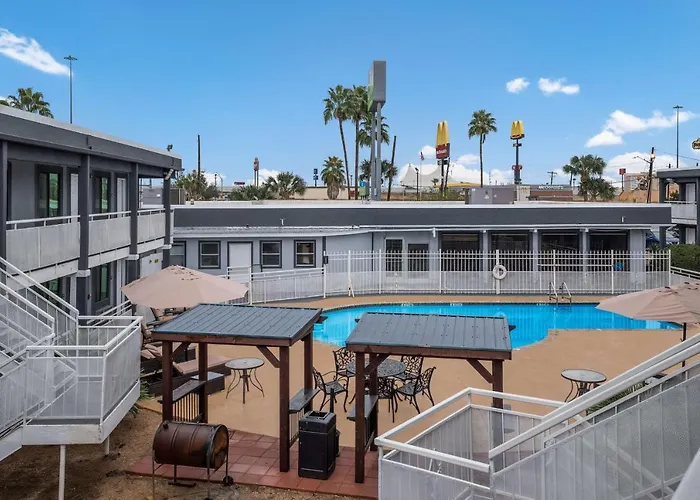 Laredo Hotels