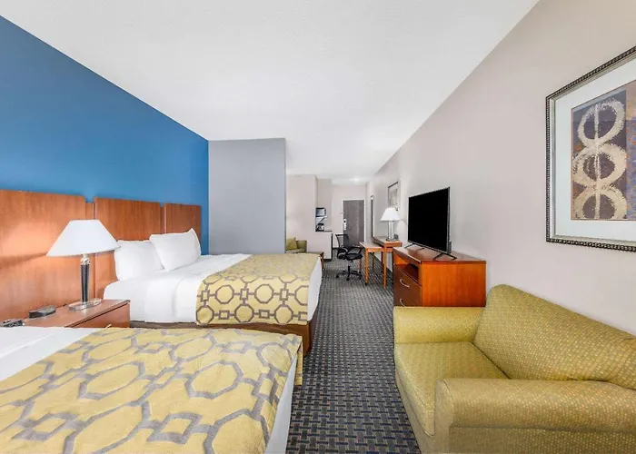 Baymont By Wyndham Pratt Hotel