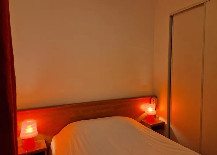 Chambon-sur-Lac Hotels