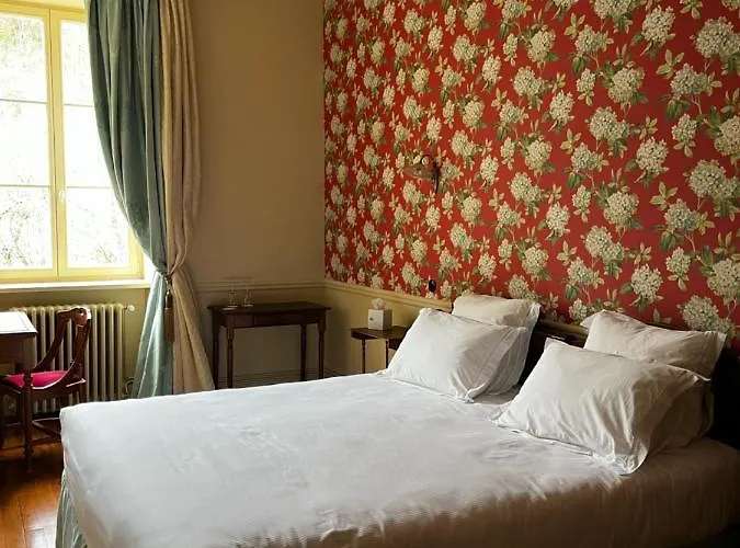 Quingey Hotels