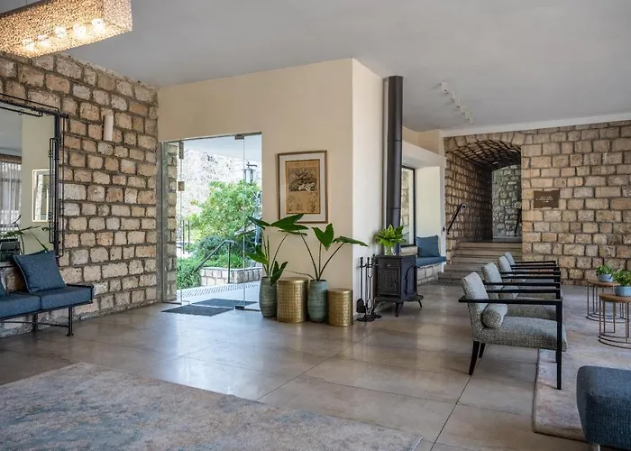 Safed Hotels