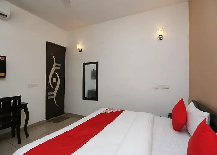 Oyo Mahak Residency