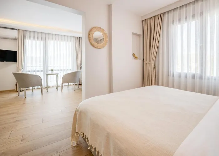 Hotels in Foça